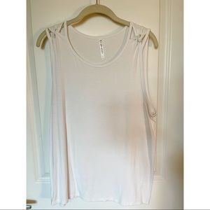 Fabletics Madeline Shiulder Twist Tank - L